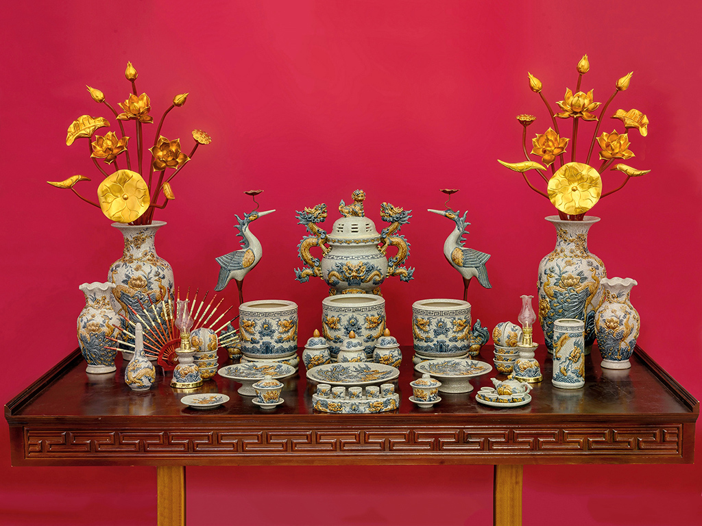 Bộ đồ thờ Bát Tràng Trường Xuân men rạn đắp nổi rồng sang trọng chuẩn Bộ đồ thờ Bát Tràng Trường Xuân men rạn đắp nổi rồng sang trọng chuẩn