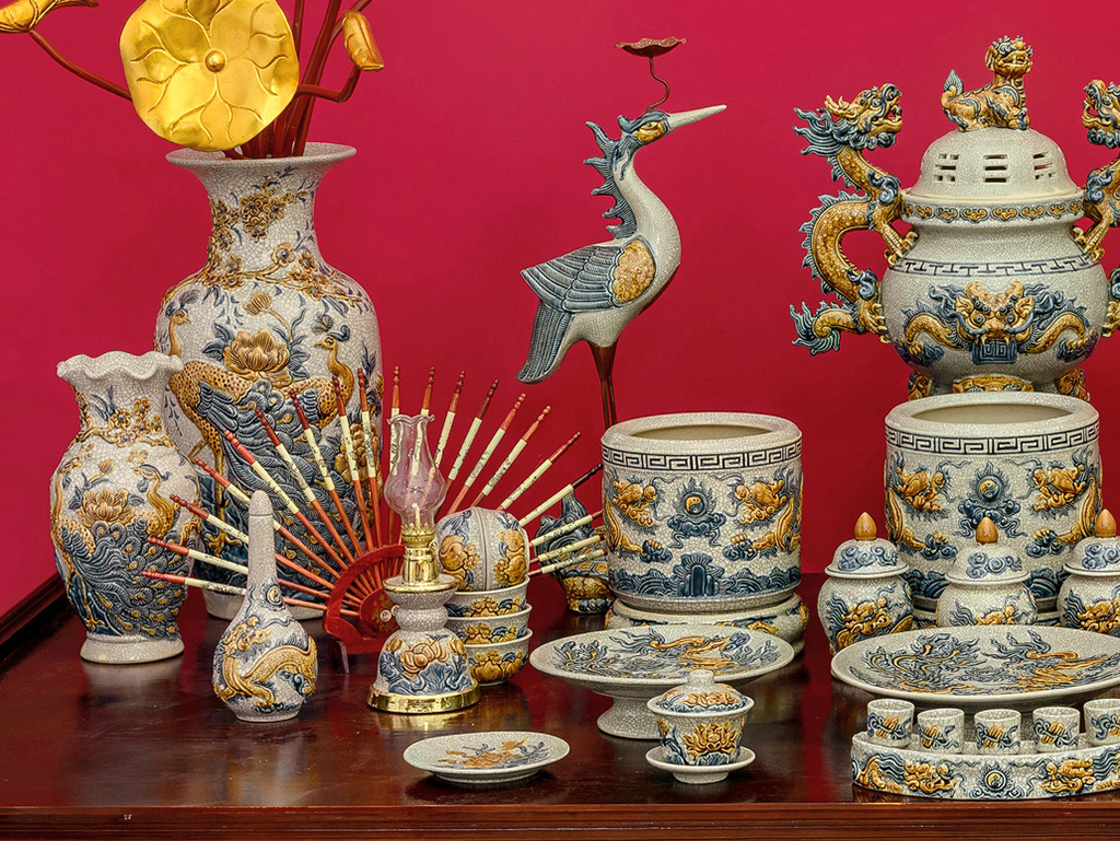 Bộ đồ thờ Bát Tràng Trường Xuân men rạn đắp nổi rồng sang trọng chuẩn Bộ đồ thờ Bát Tràng Trường Xuân men rạn đắp nổi rồng sang trọng chuẩn