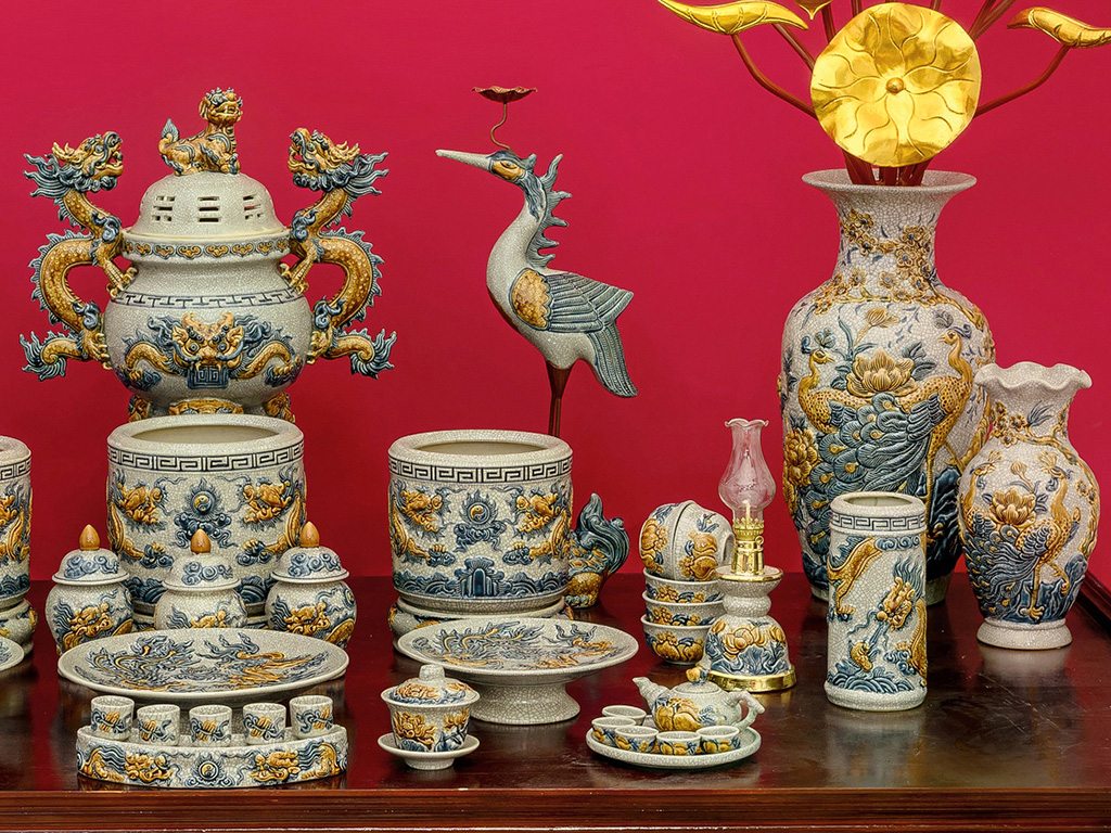 Bộ đồ thờ Bát Tràng Trường Xuân men rạn đắp nổi rồng sang trọng chuẩn Bộ đồ thờ Bát Tràng Trường Xuân men rạn đắp nổi rồng sang trọng chuẩn