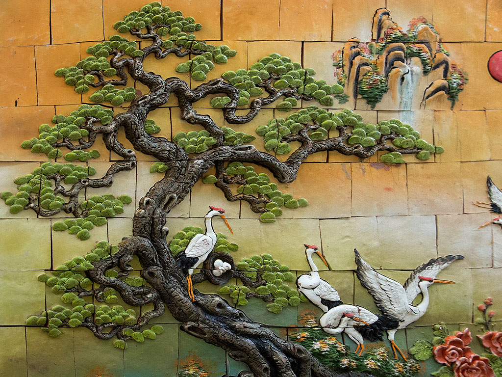 Tranh gốm ốp tường Tùng hạc diên niên cao cấp đẹp bền độc đáo Tranh gốm ốp tường Tùng hạc diên niên cao cấp đẹp bền độc đáo