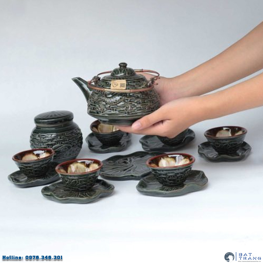 Bộ ấm vuốt tay Cá Chép Liên Hoa sang trọng tặng kèm hũ trà Bộ ấm vuốt tay Cá Chép Liên Hoa sang trọng tặng kèm hũ trà