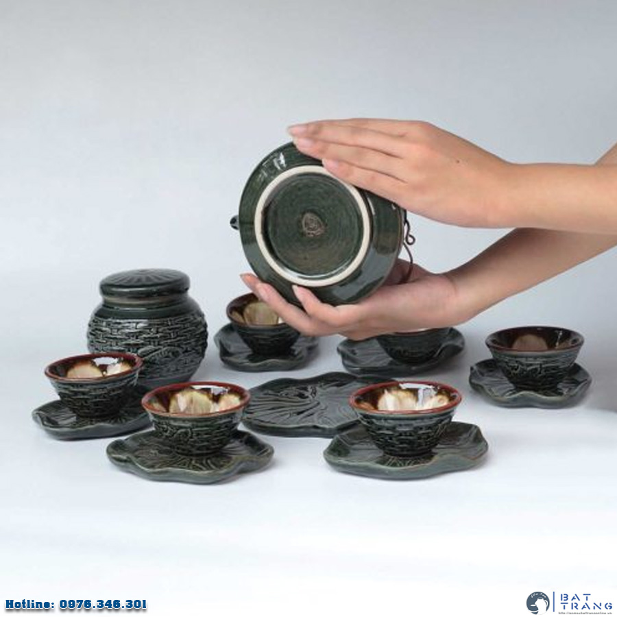 Bộ ấm vuốt tay Cá Chép Liên Hoa sang trọng tặng kèm hũ trà Bộ ấm vuốt tay Cá Chép Liên Hoa sang trọng tặng kèm hũ trà