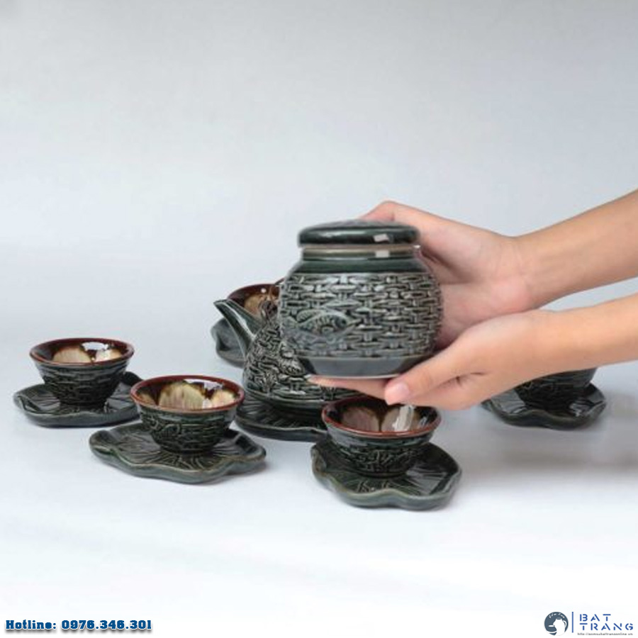 Bộ ấm vuốt tay Cá Chép Liên Hoa sang trọng tặng kèm hũ trà Bộ ấm vuốt tay Cá Chép Liên Hoa sang trọng tặng kèm hũ trà