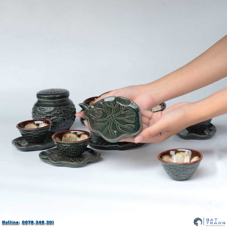 Bộ ấm vuốt tay Cá Chép Liên Hoa sang trọng tặng kèm hũ trà Bộ ấm vuốt tay Cá Chép Liên Hoa sang trọng tặng kèm hũ trà