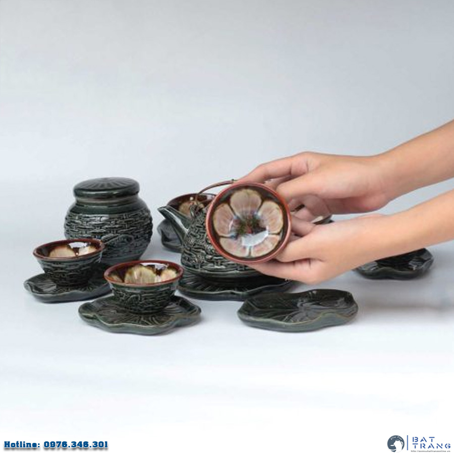 Bộ ấm vuốt tay Cá Chép Liên Hoa sang trọng tặng kèm hũ trà Bộ ấm vuốt tay Cá Chép Liên Hoa sang trọng tặng kèm hũ trà